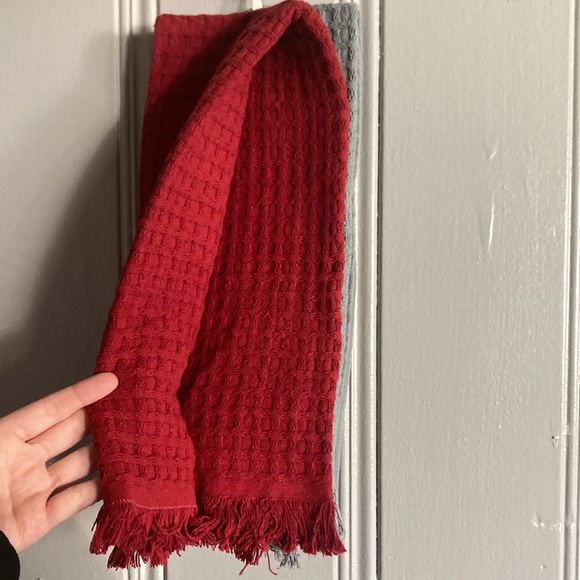 NWT- Gray Making Spirits Bright Farmtruck & Solid Red Waffle Knit- Towels 18x28 - Picture 12 of 17